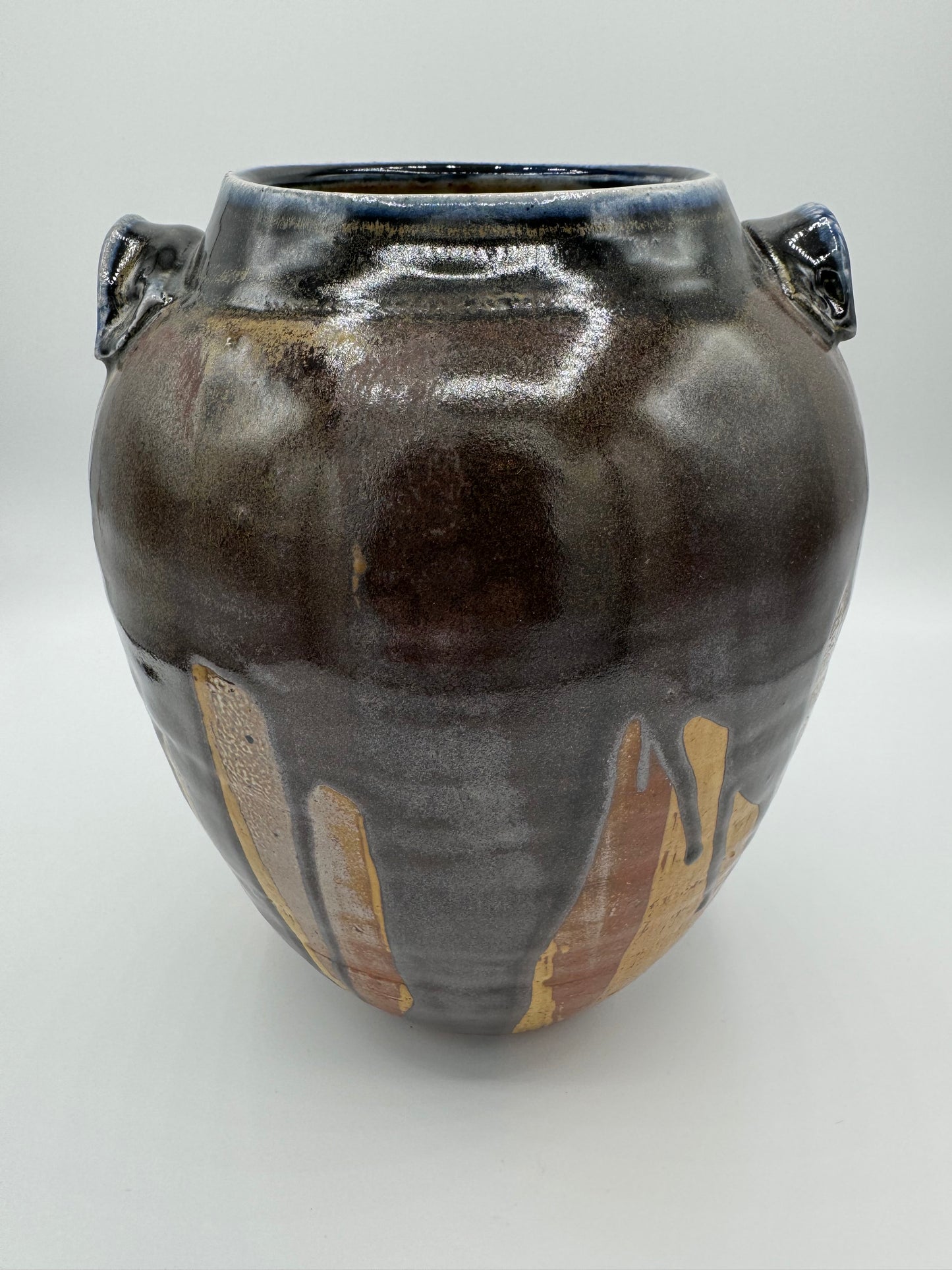 Large traditional vase with lug handles